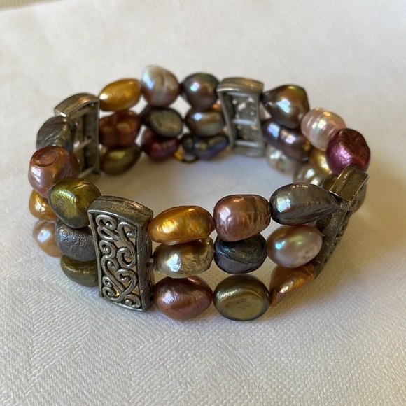 Multicolor pearl stretched three row bracelet - Picture 3 of 6